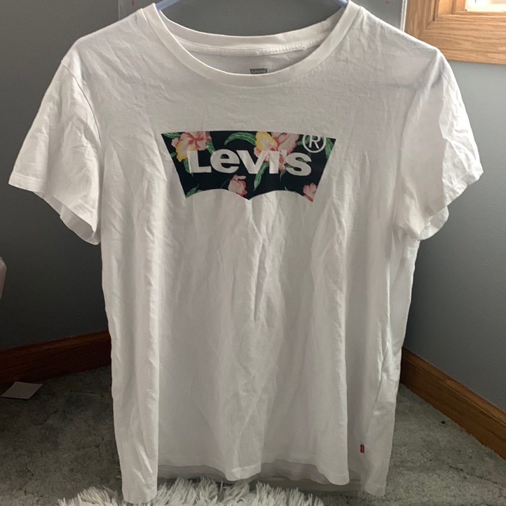 Levi’s t-shirt